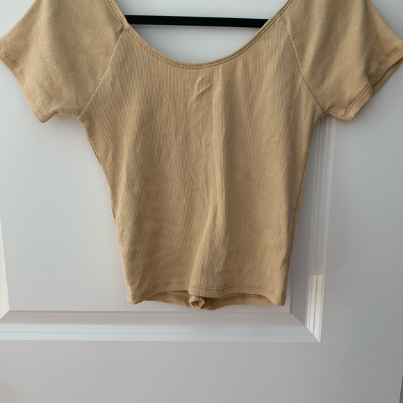 🛍3/$25  HOLLISTER Crop Top - Picture 2 of 2